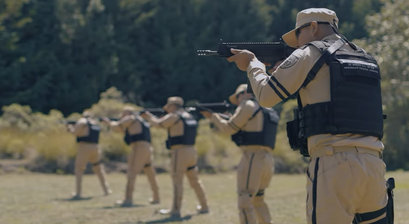 En temporadas vacacionales, los guardias armados actúan como el disuasivo más potente para el crimen